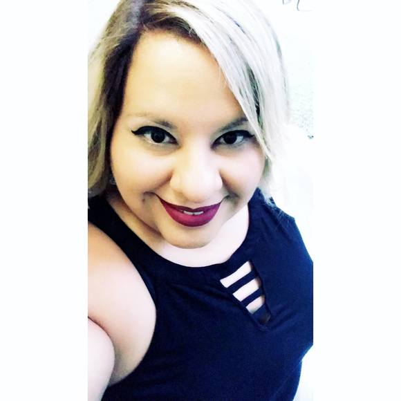 Meet your Posher, Monica - Picture 1 of 1